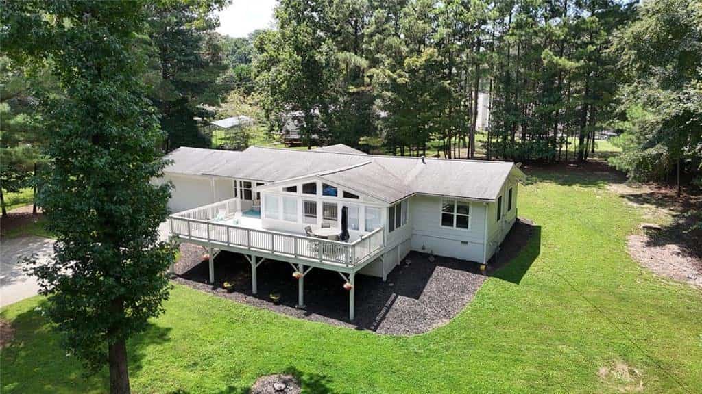 935 Pine Circle, Woodstock, GA 30189