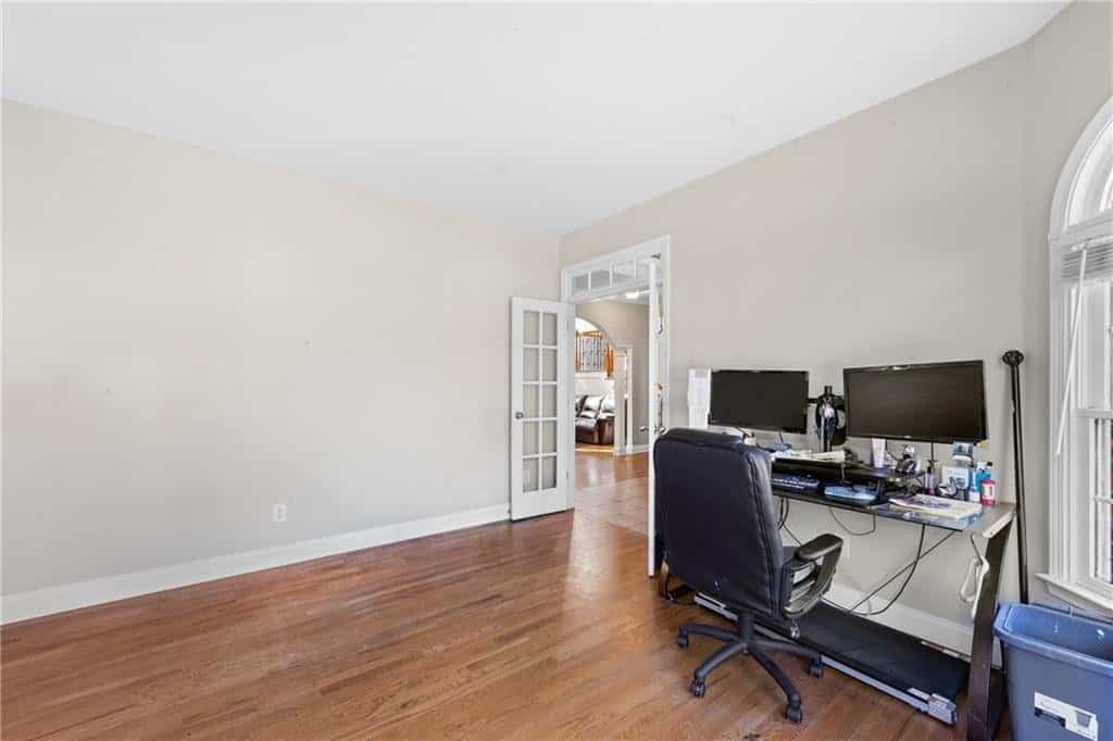 Listing photo 6