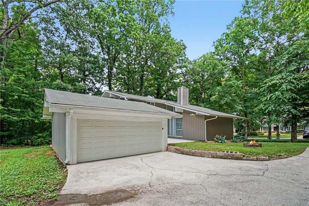 350 Willow Glenn Court NE, Marietta, GA 30068