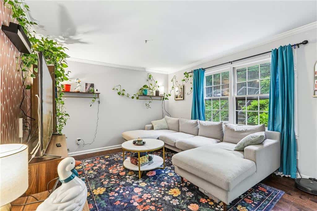 Listing photo 3