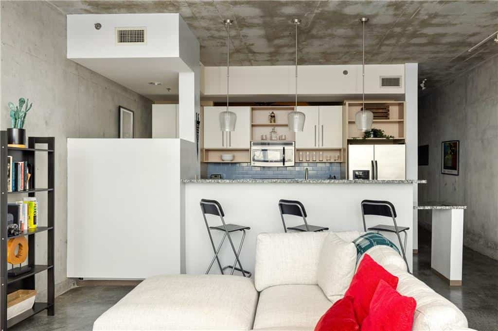 Listing photo 6