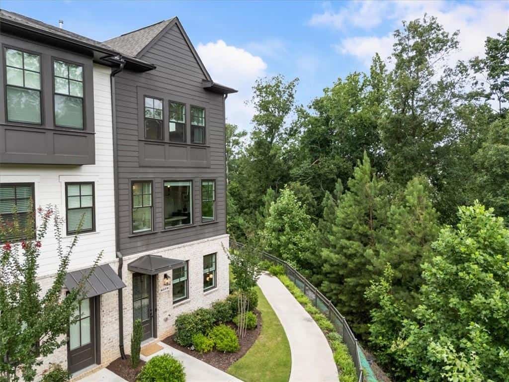 6579 Beacon Drive 327 #327, Atlanta, GA 30328