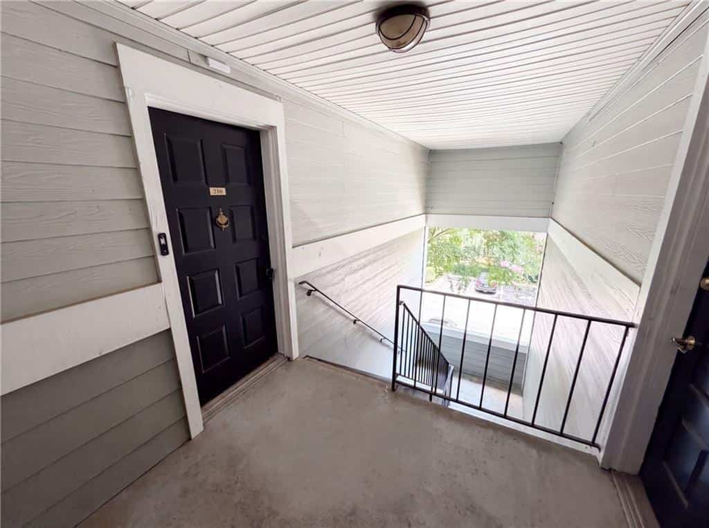 Listing photo 6