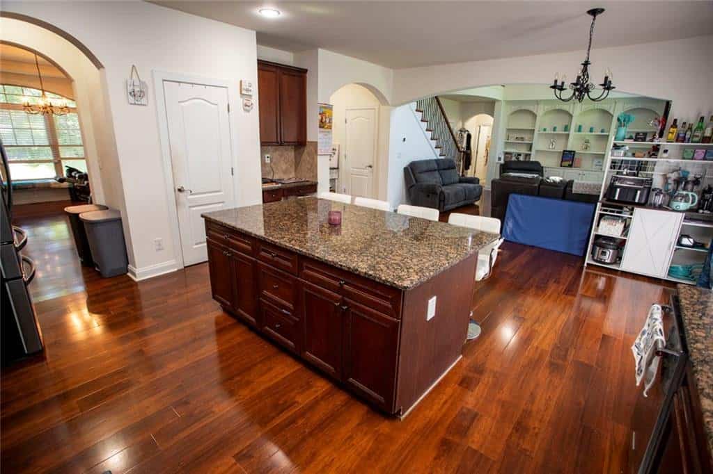 Listing photo 6