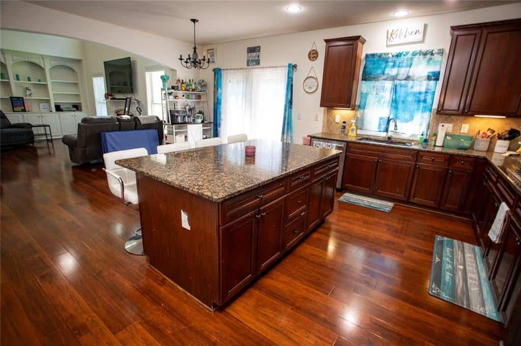 Listing photo 4