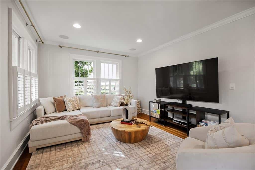 Listing photo 6