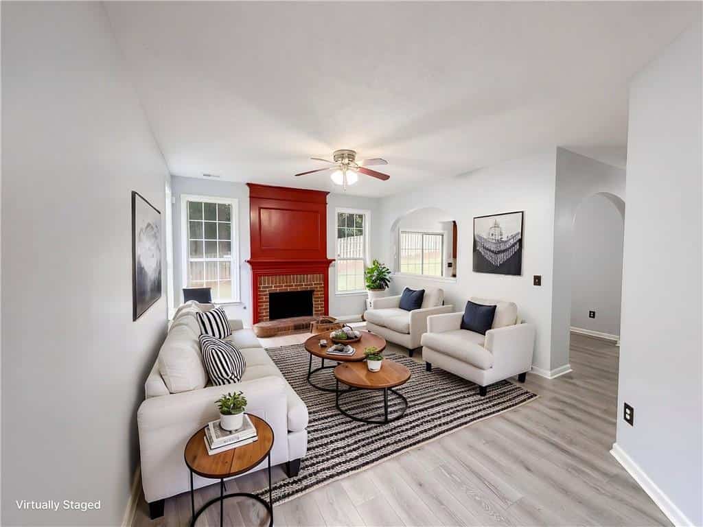 Listing photo 3