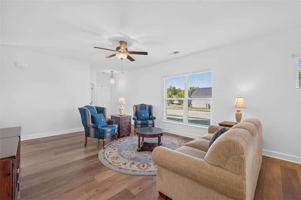 Listing photo 6