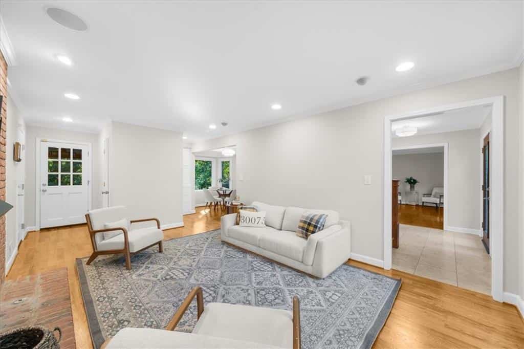 Listing photo 6