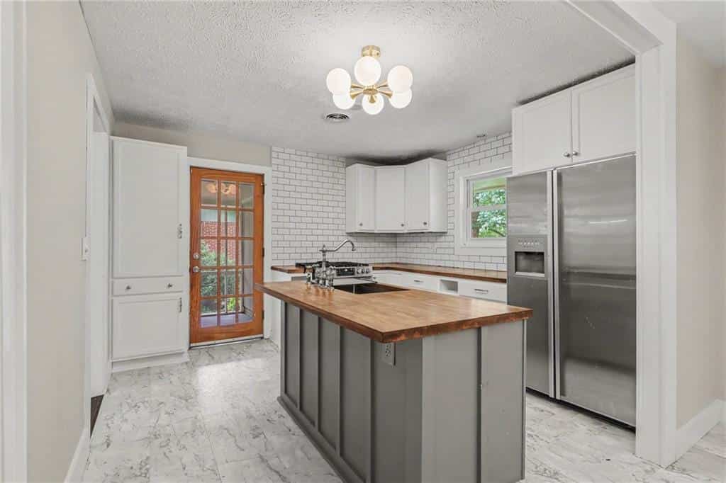 Listing photo 6