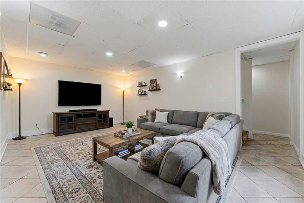 Listing photo 6