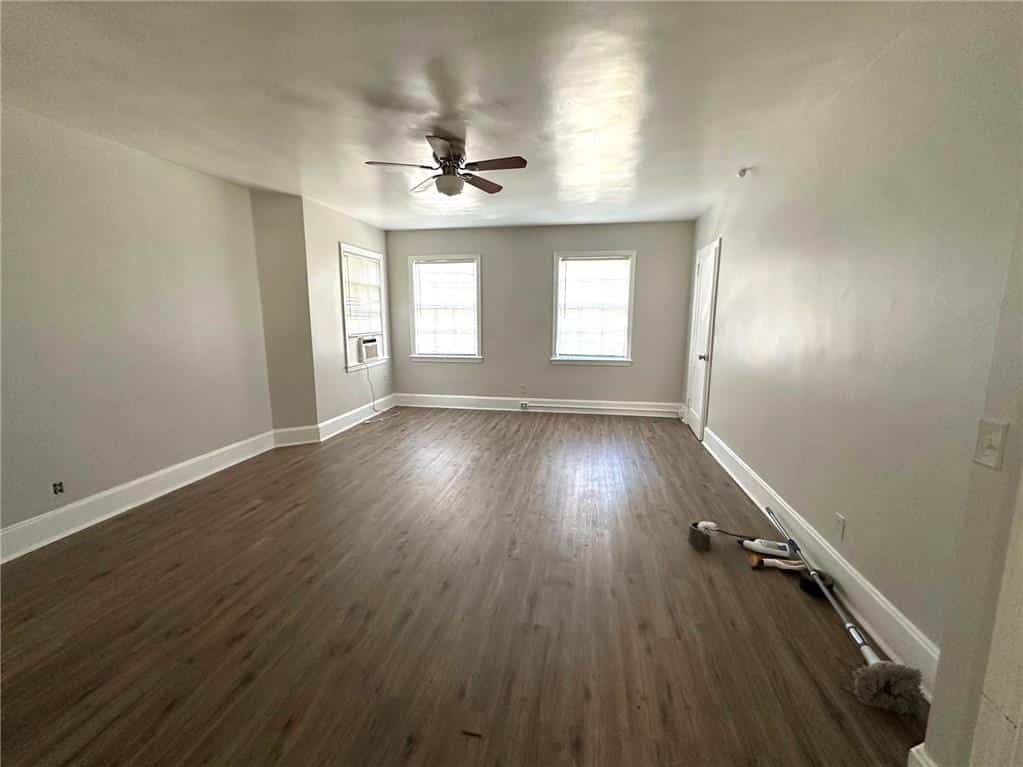 Listing photo 6