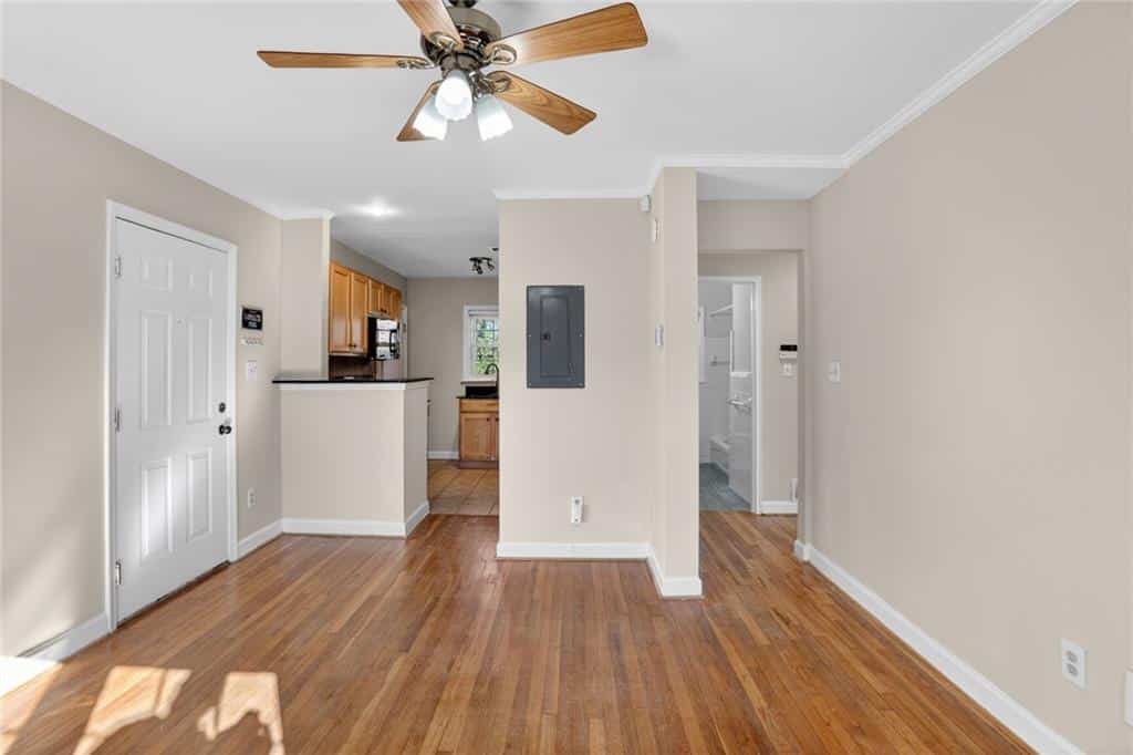 Listing photo 6