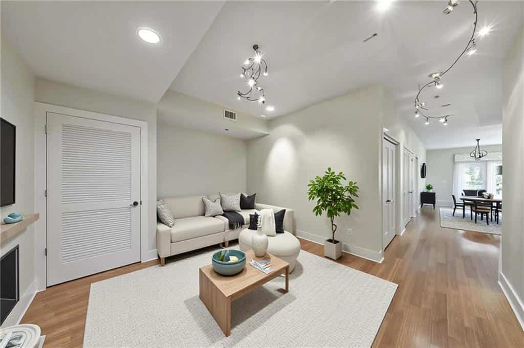 Listing photo 6