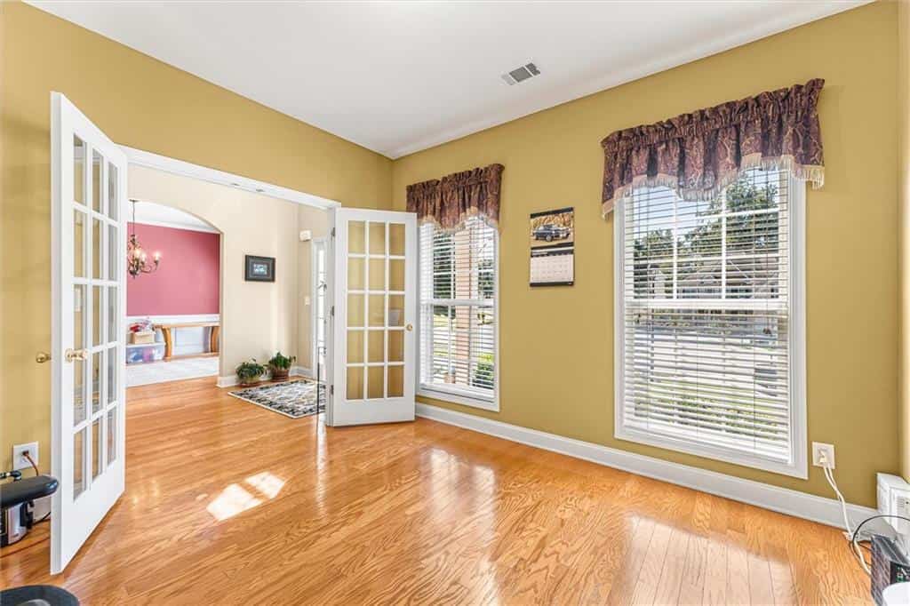 Listing photo 6