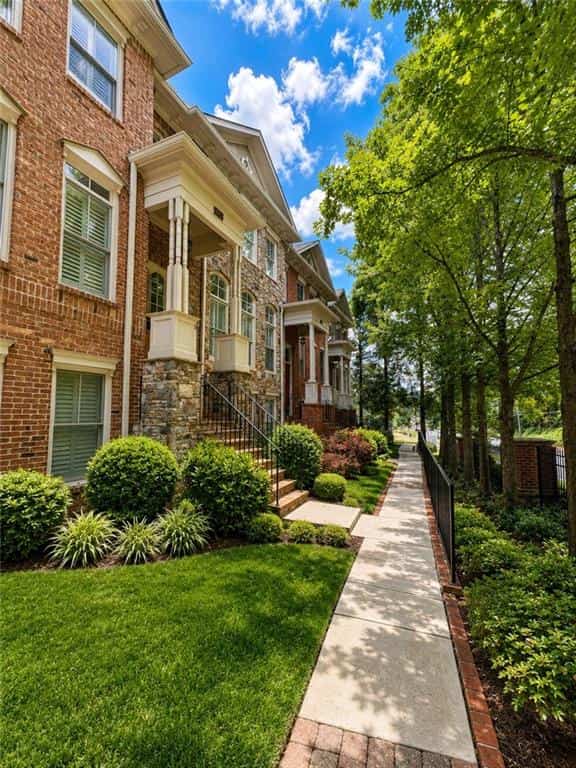 1085 Charles Towne Square, Sandy Springs, GA 30328
