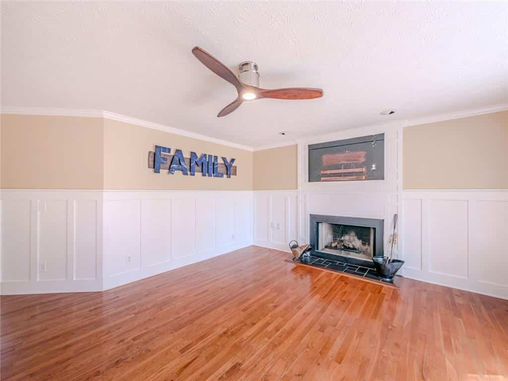 Listing photo 6