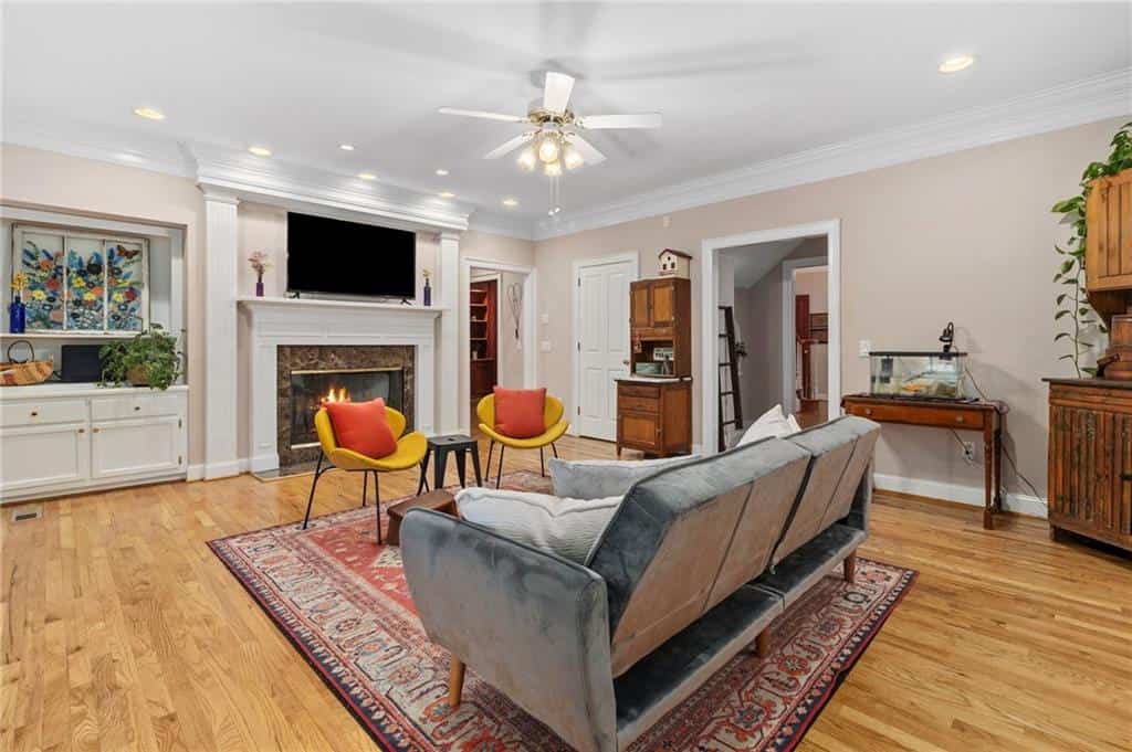 Listing photo 6