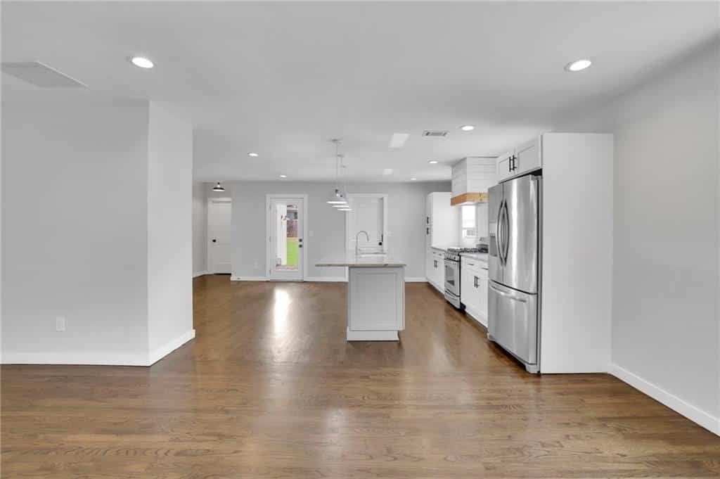 Listing photo 6