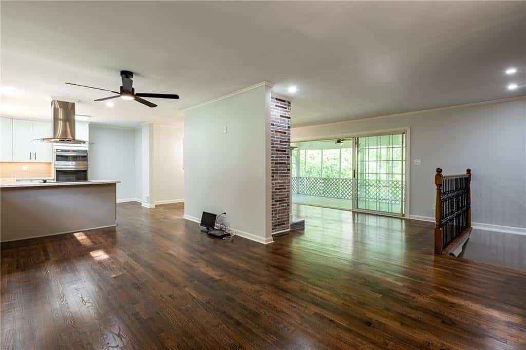 Listing photo 6
