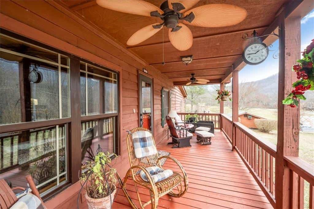 Listing photo 6