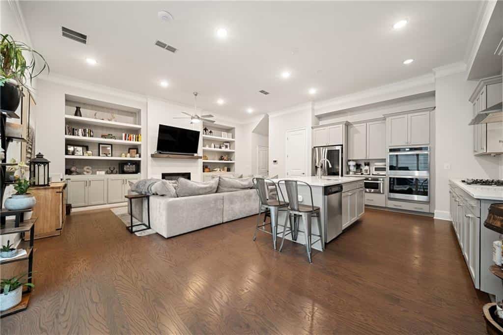 Listing photo 6