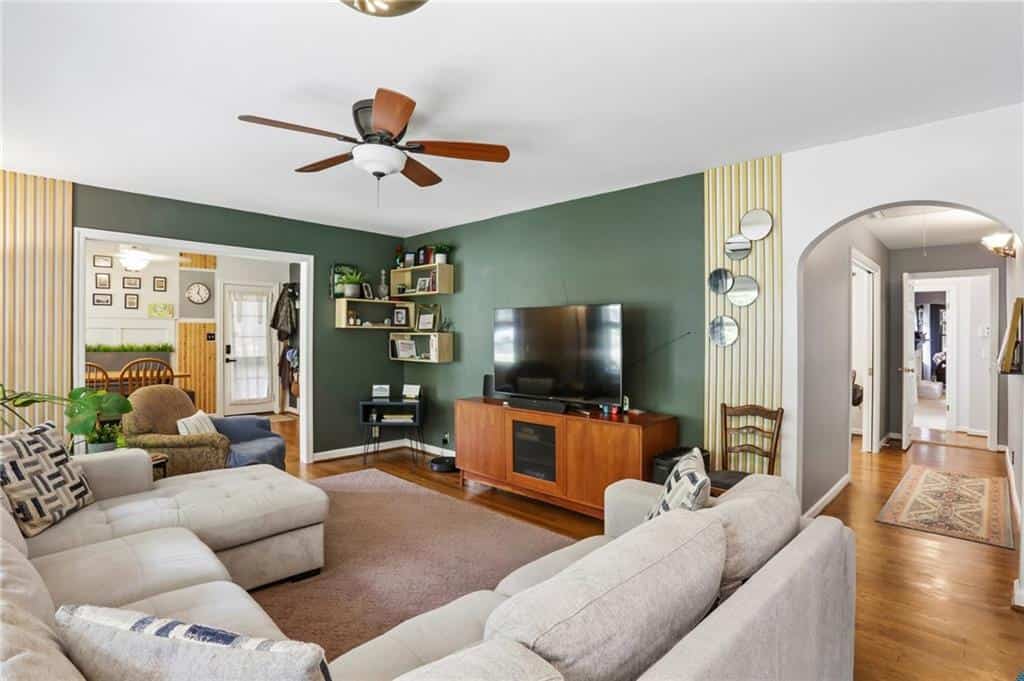 Listing photo 6