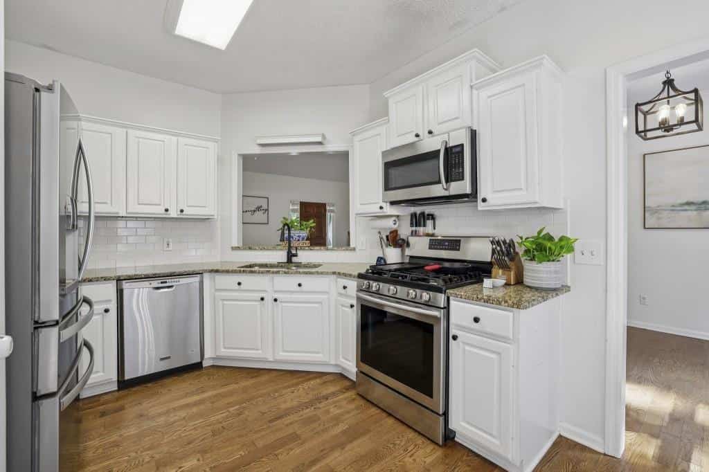 Listing photo 3