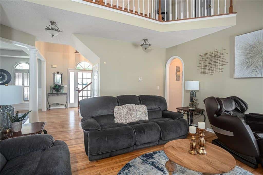 Listing photo 3