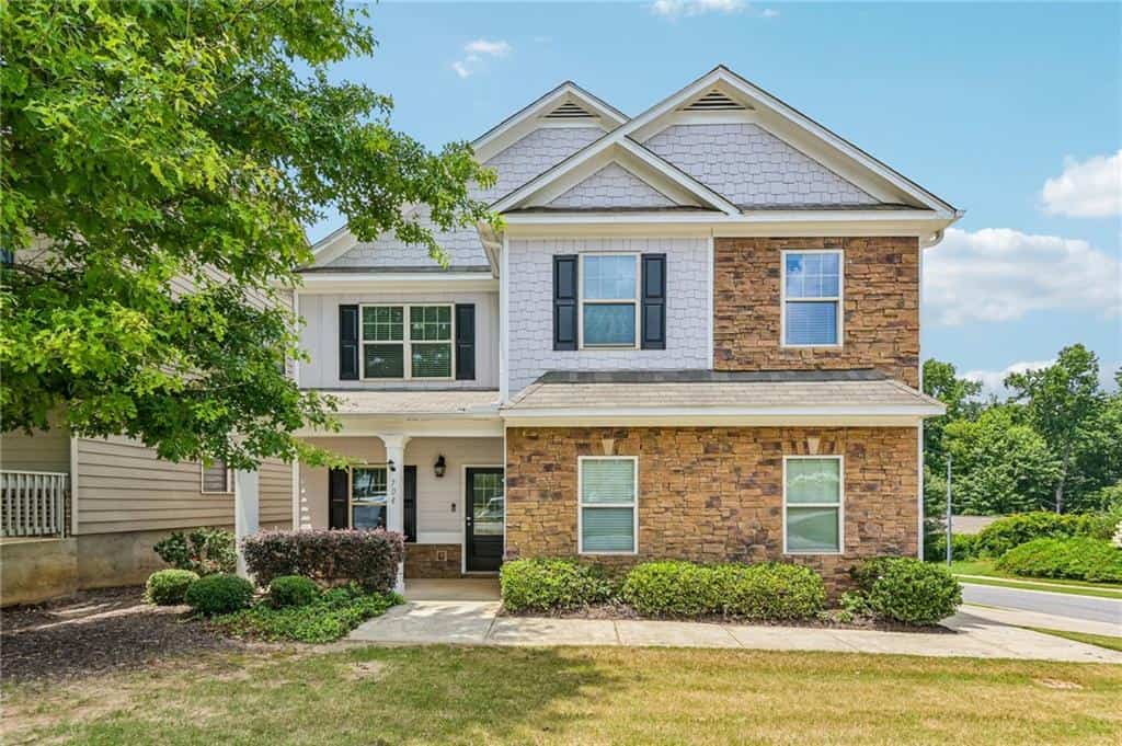 704 Pineglen Drive, Acworth, GA 30102