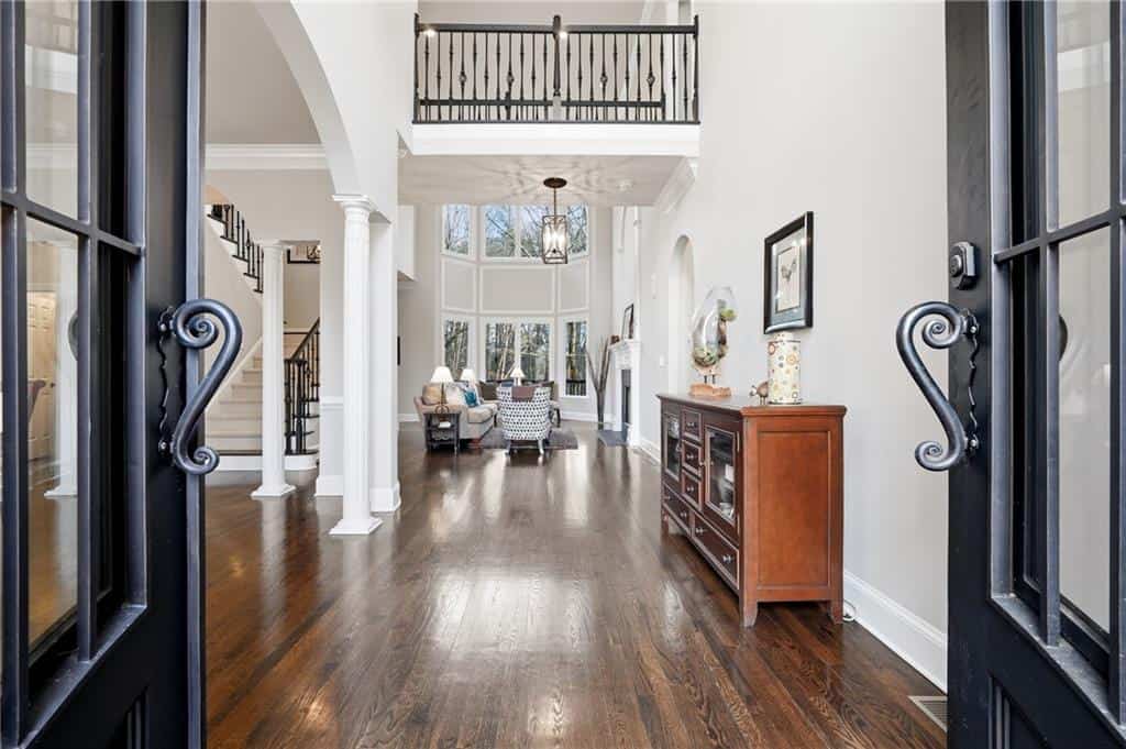 Listing photo 2