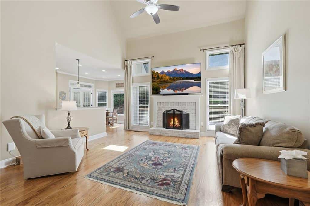 Listing photo 6