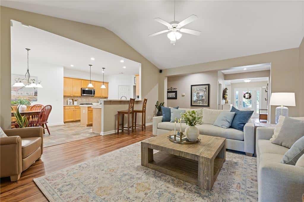 Listing photo 6