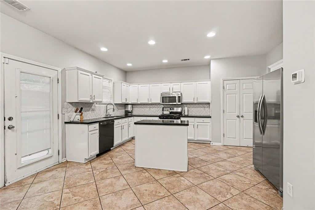 Listing photo 6