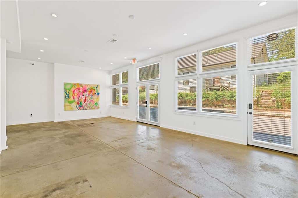 Listing photo 6