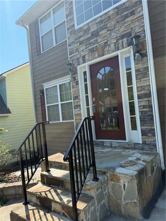 Listing photo 2