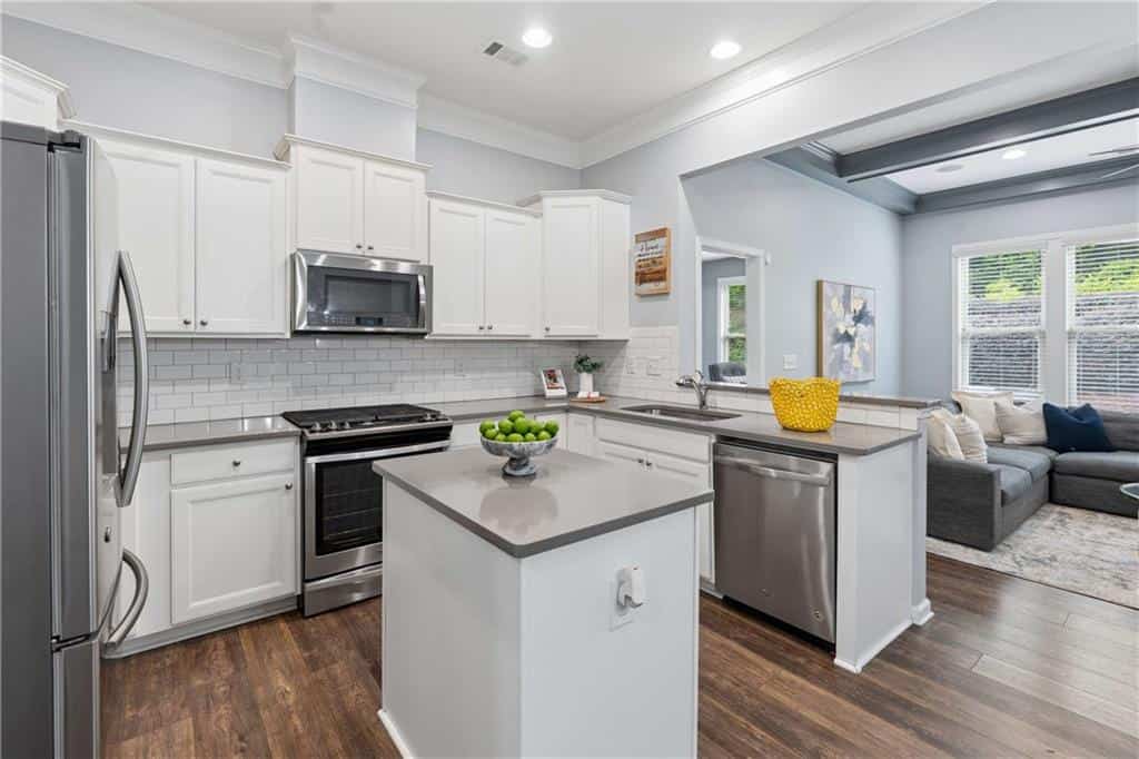 Listing photo 6