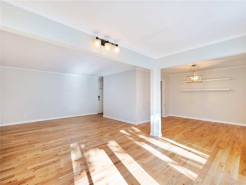 Listing photo 6