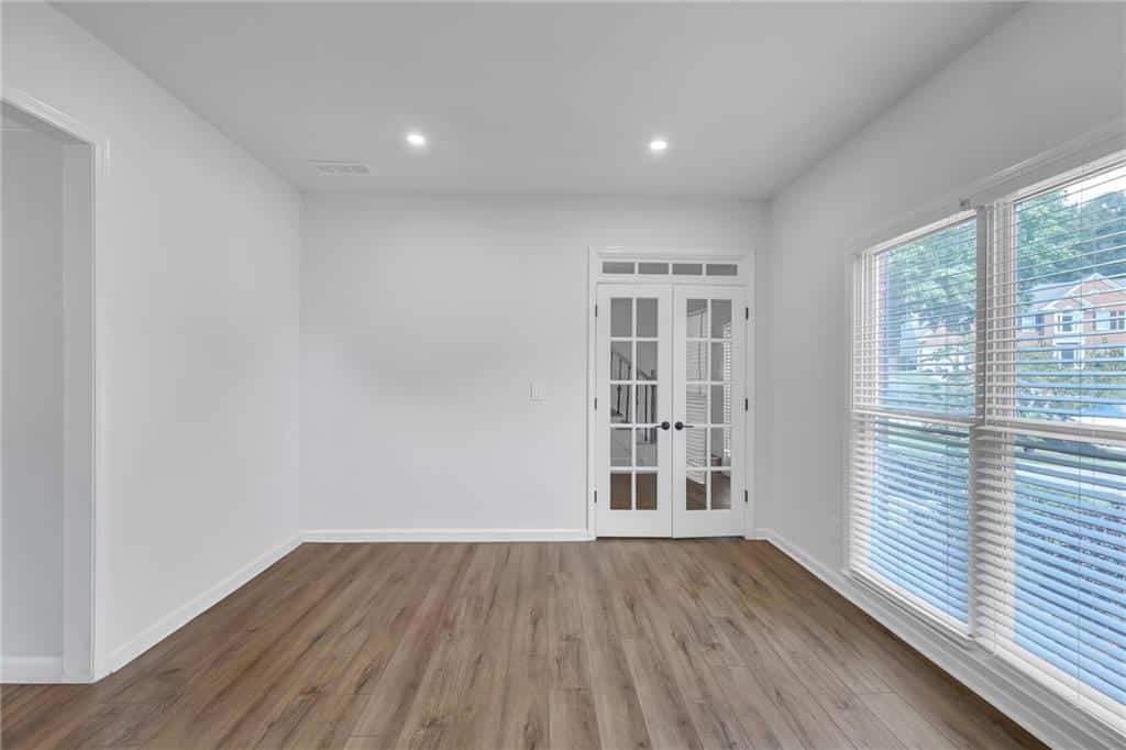 Listing photo 6