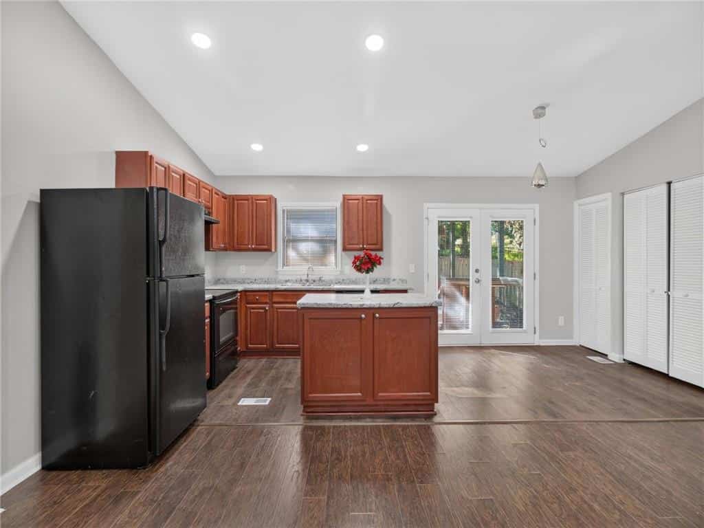 Listing photo 6