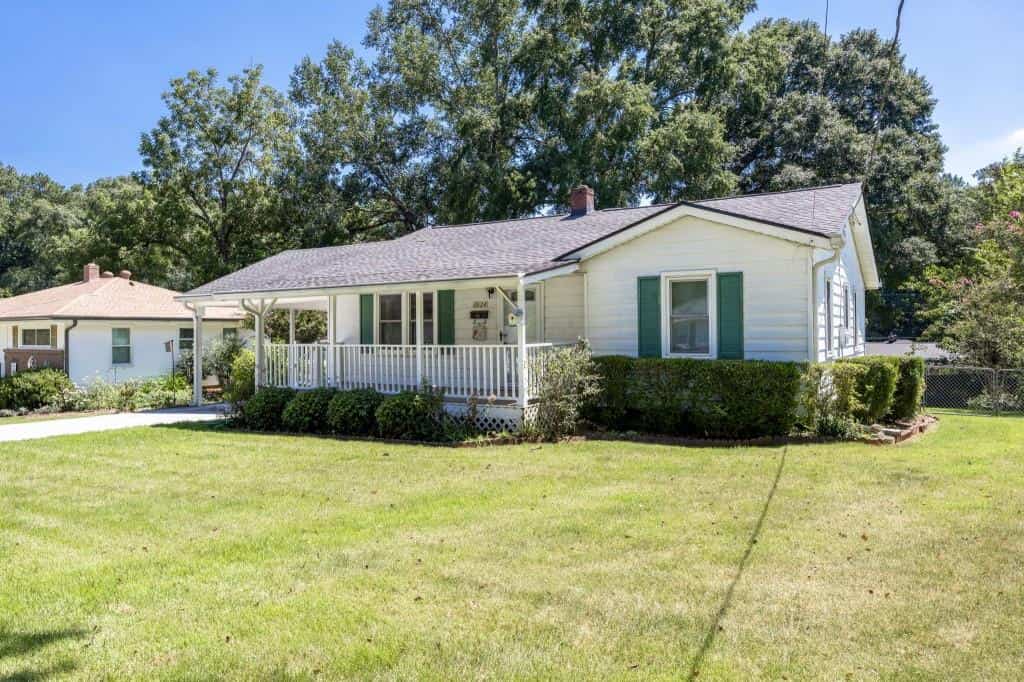 Listing photo 2