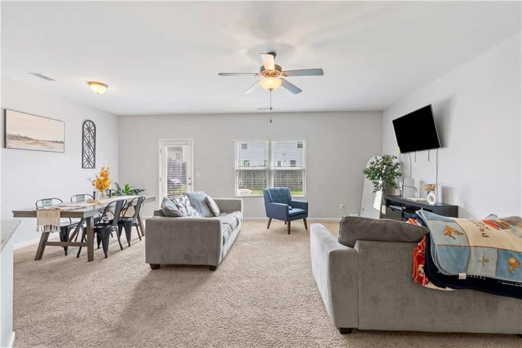 Listing photo 6