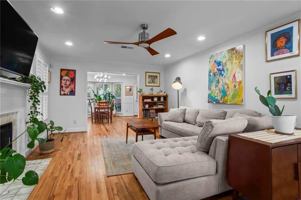 Listing photo 3
