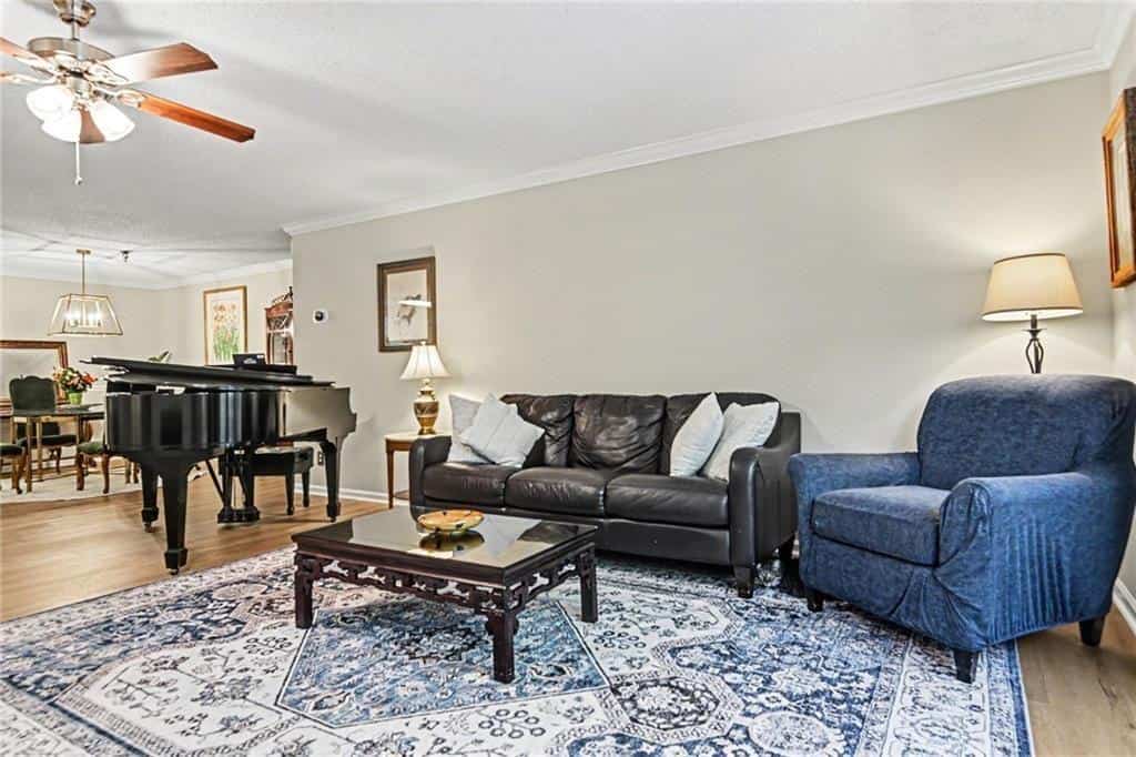 Listing photo 6