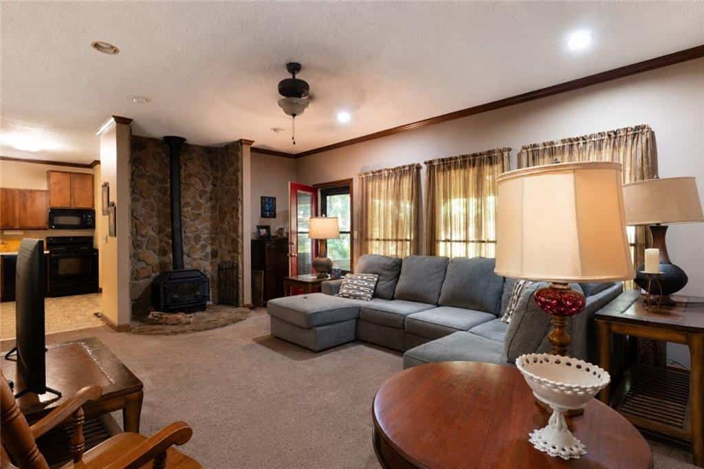 Listing photo 4
