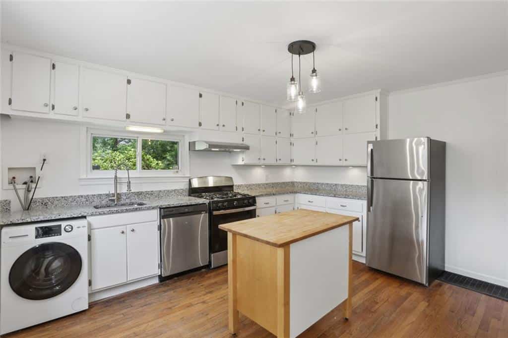 Listing photo 4