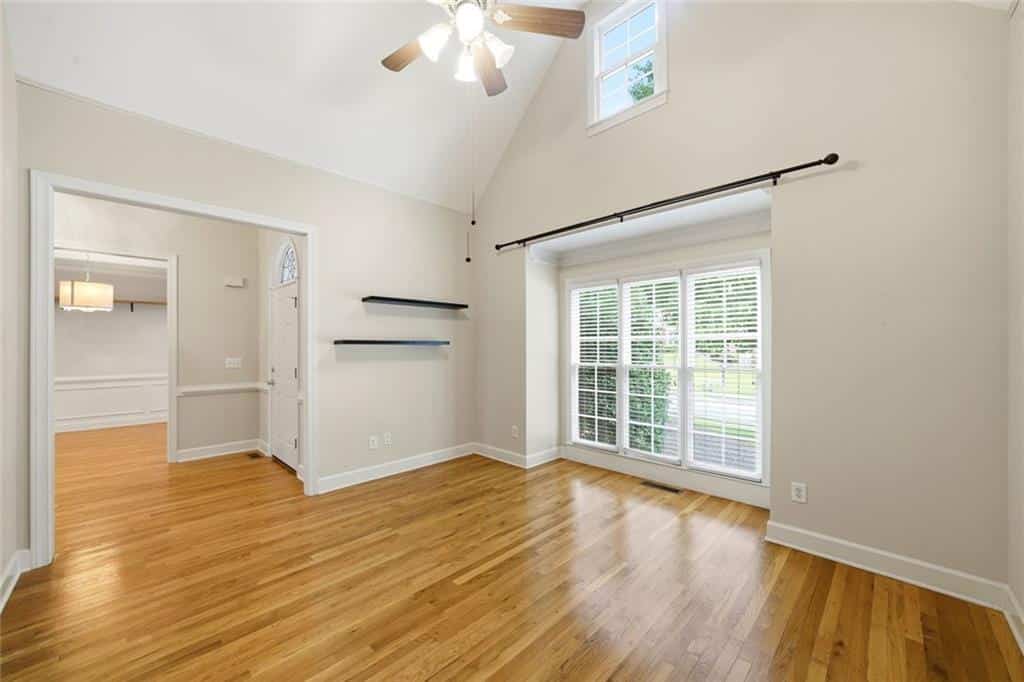 Listing photo 6