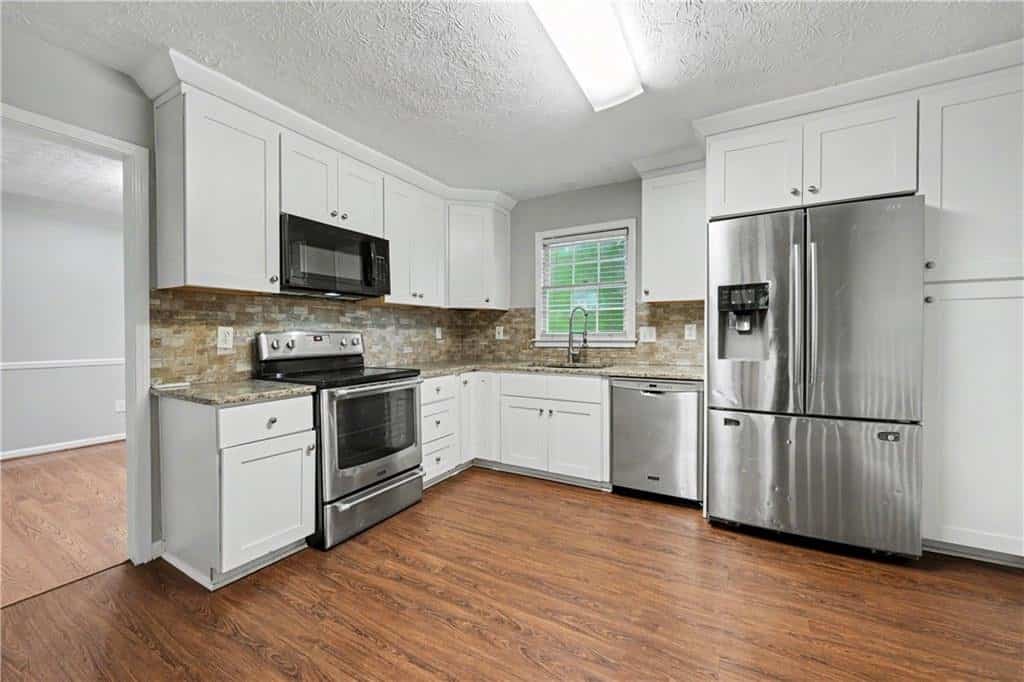 Listing photo 6