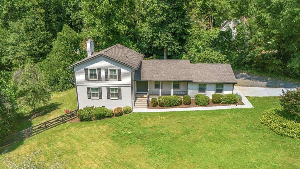 9630 Pine Thicket Way, Roswell, GA 30075