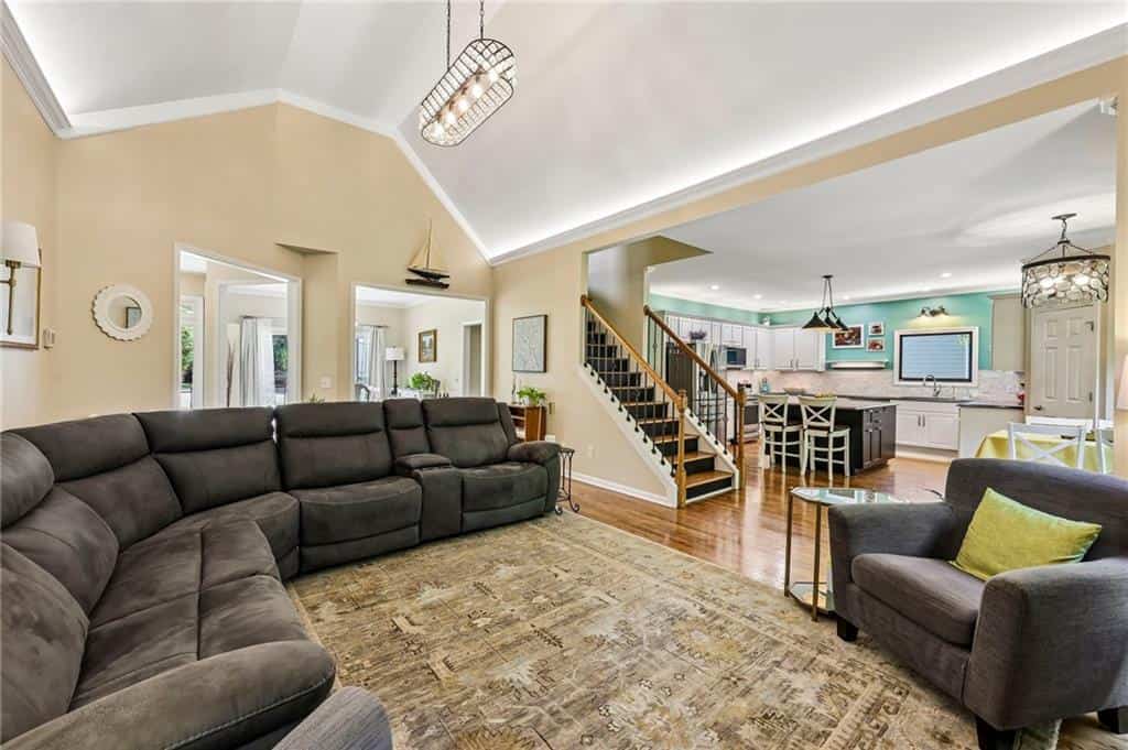 Listing photo 6
